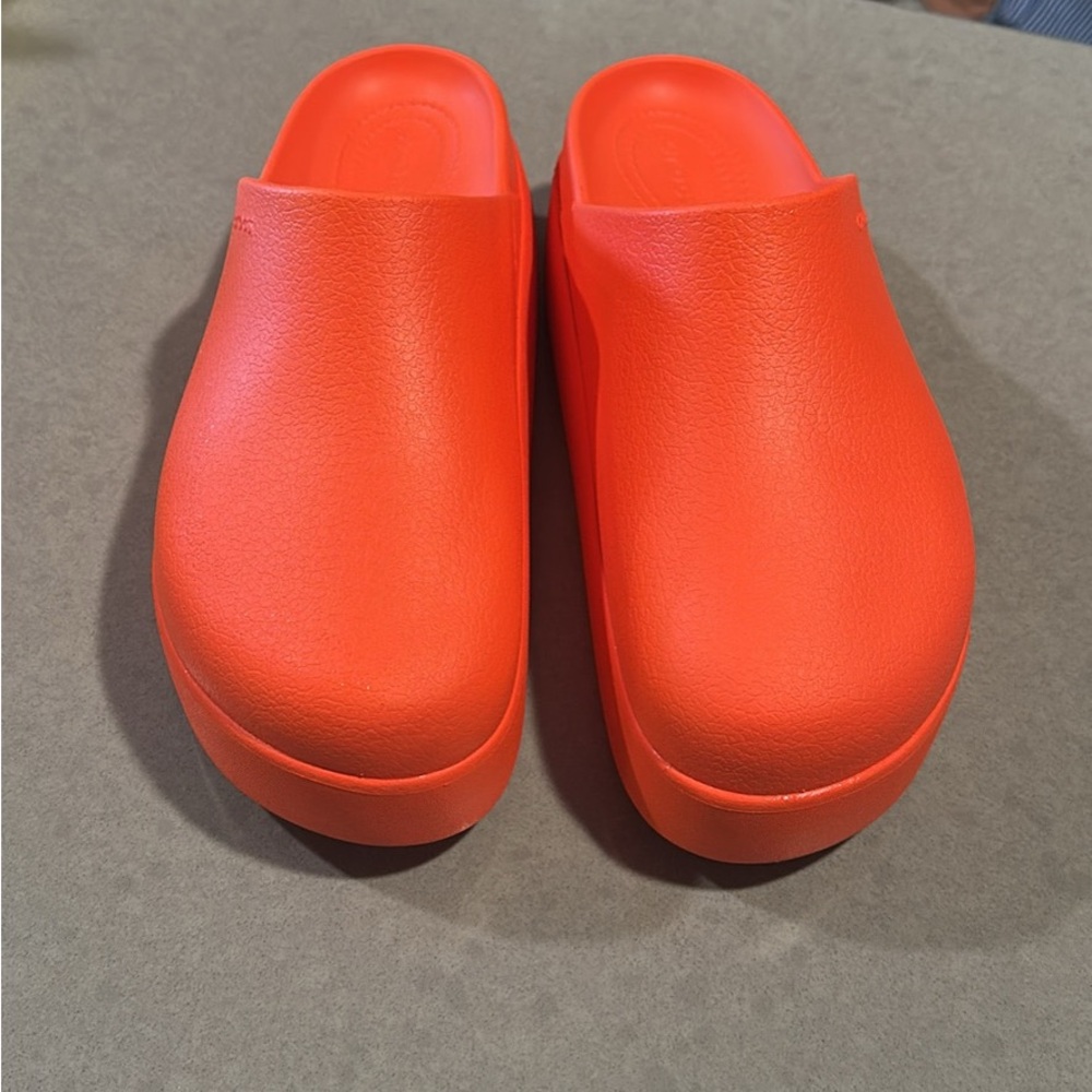 Women’s Dylan platform crocs.
